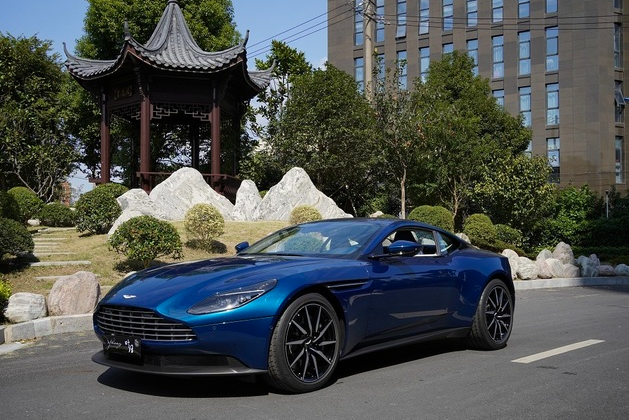 阿斯頓馬丁DB11現車雀尾藍 展廳現車