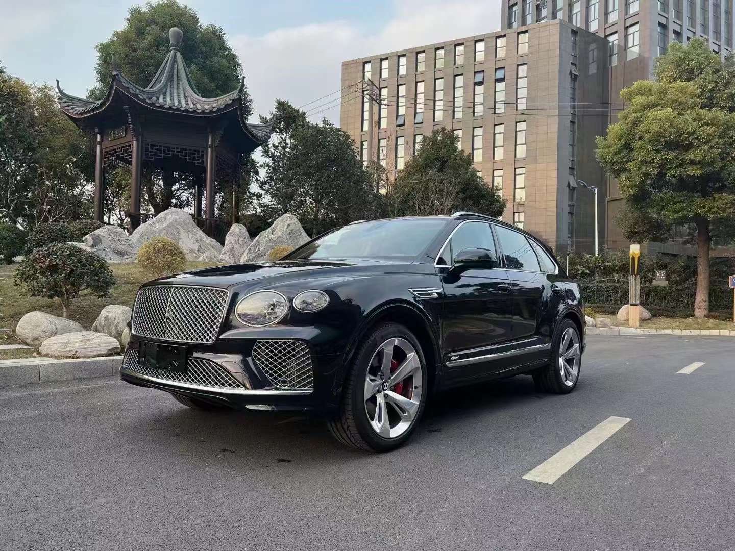 葉隆現車丨添越V6深寶石藍棕 4座現車限時(shí)特價